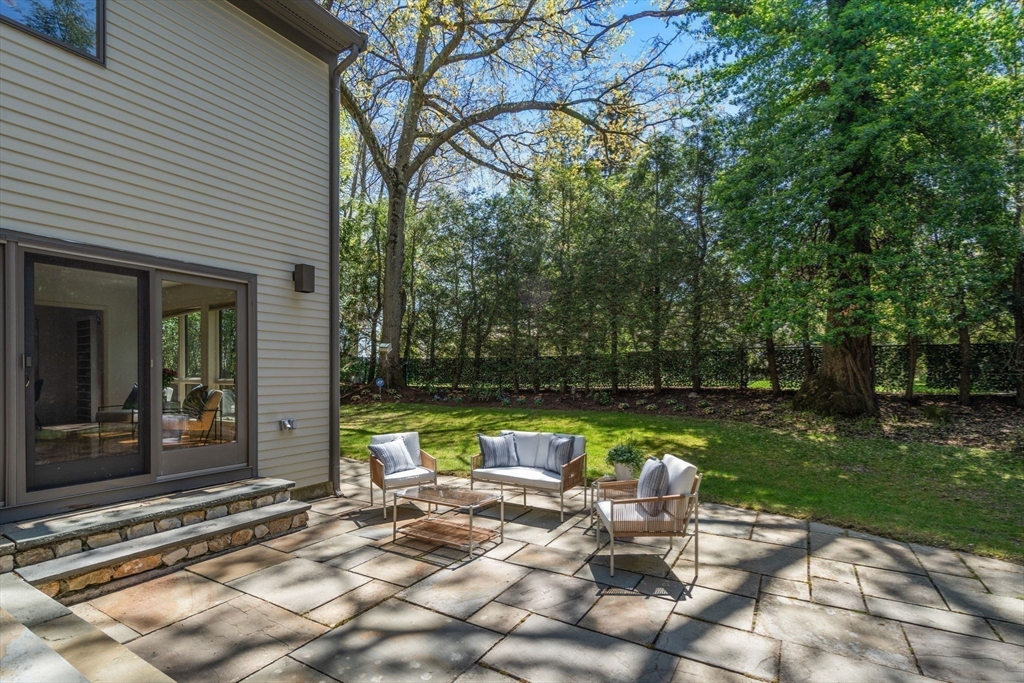 33 E Colbert Rd