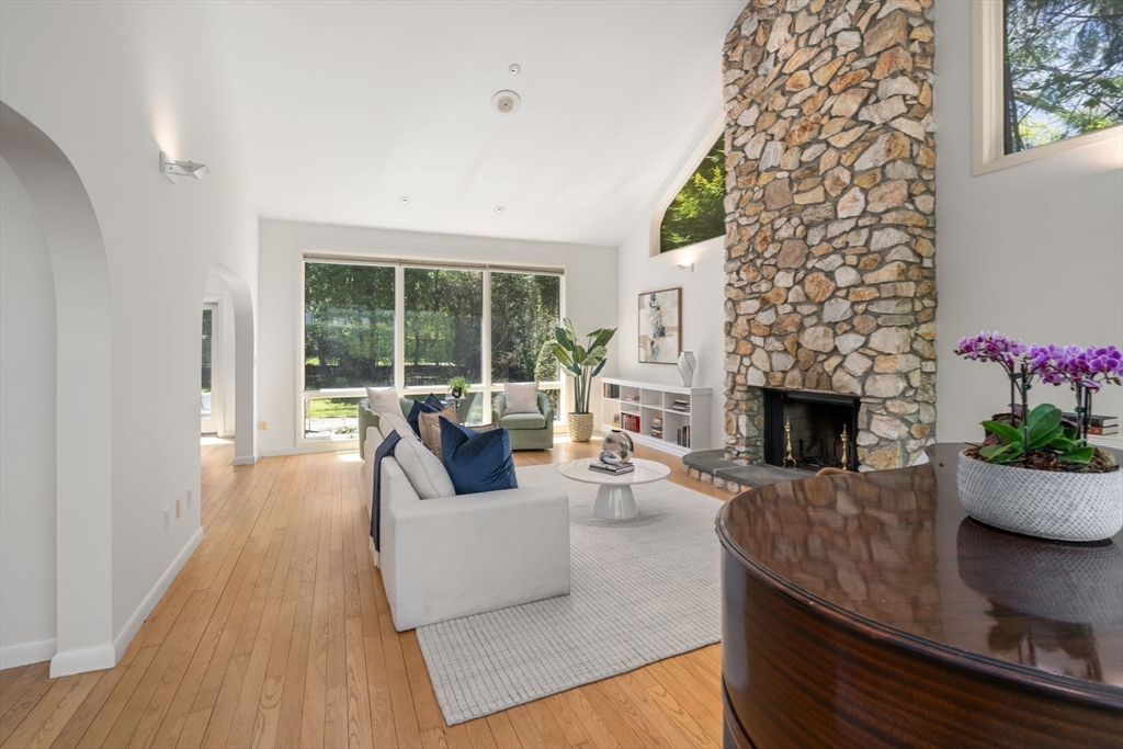 33 E Colbert Rd