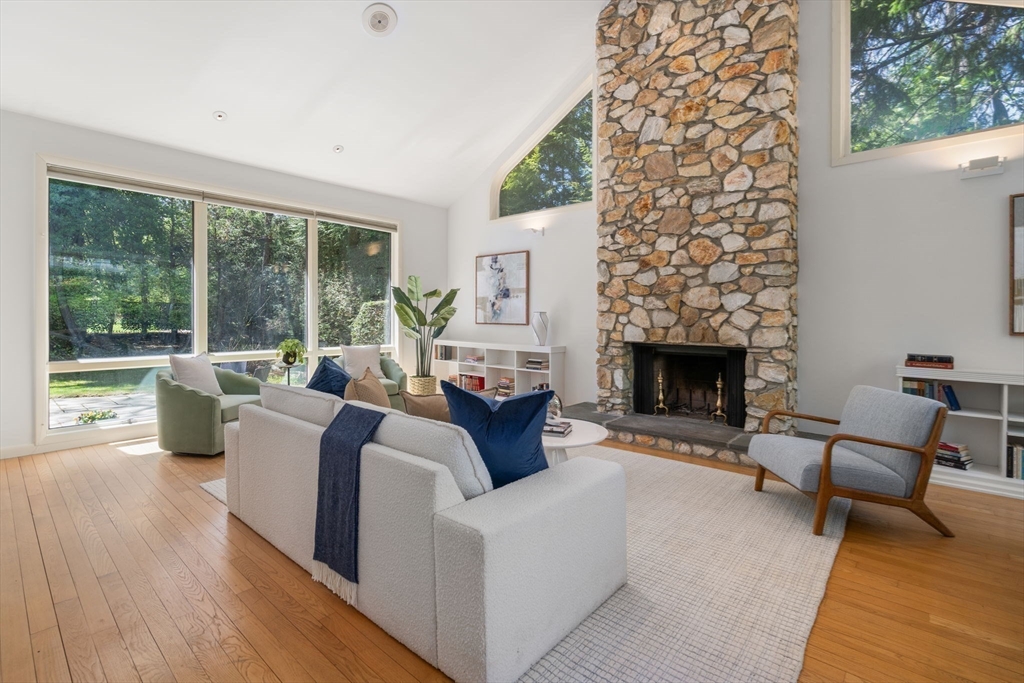 33 E Colbert Rd