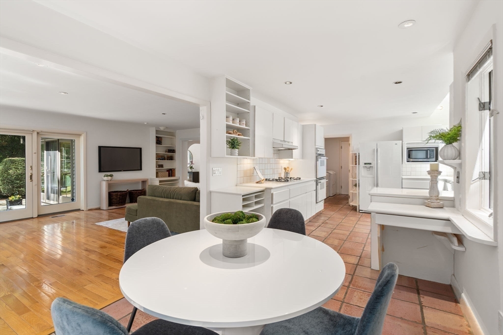 33 E Colbert Rd