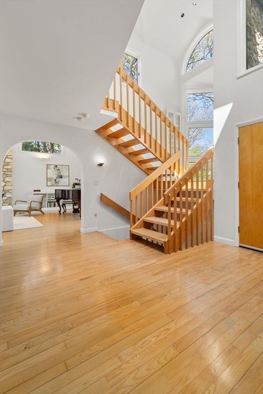 33 E Colbert Rd