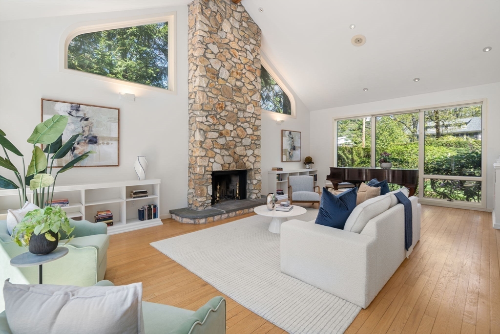 33 E Colbert Rd