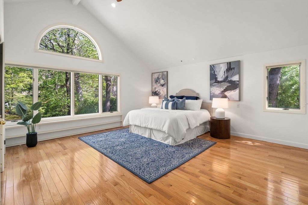33 E Colbert Rd