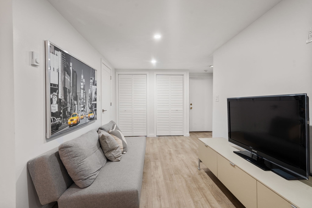 10 Denmark Ln # 10, Needham Unit: 10