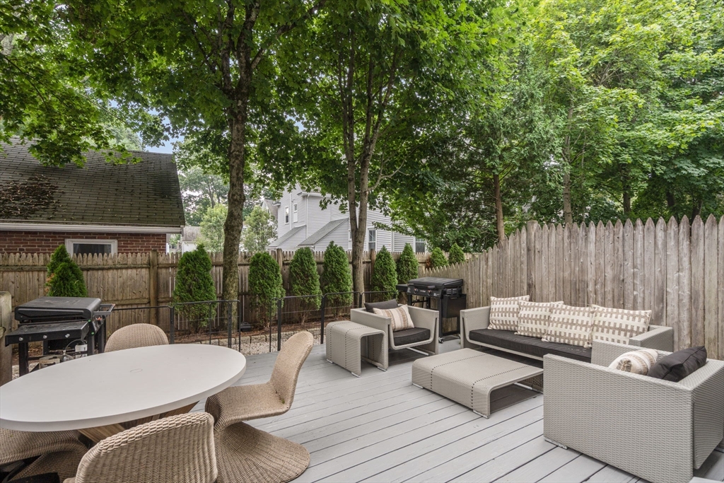 10 Denmark Ln # 10, Needham Unit: 10