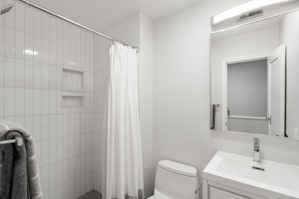 10 Denmark Ln # 10, Needham Unit: 10