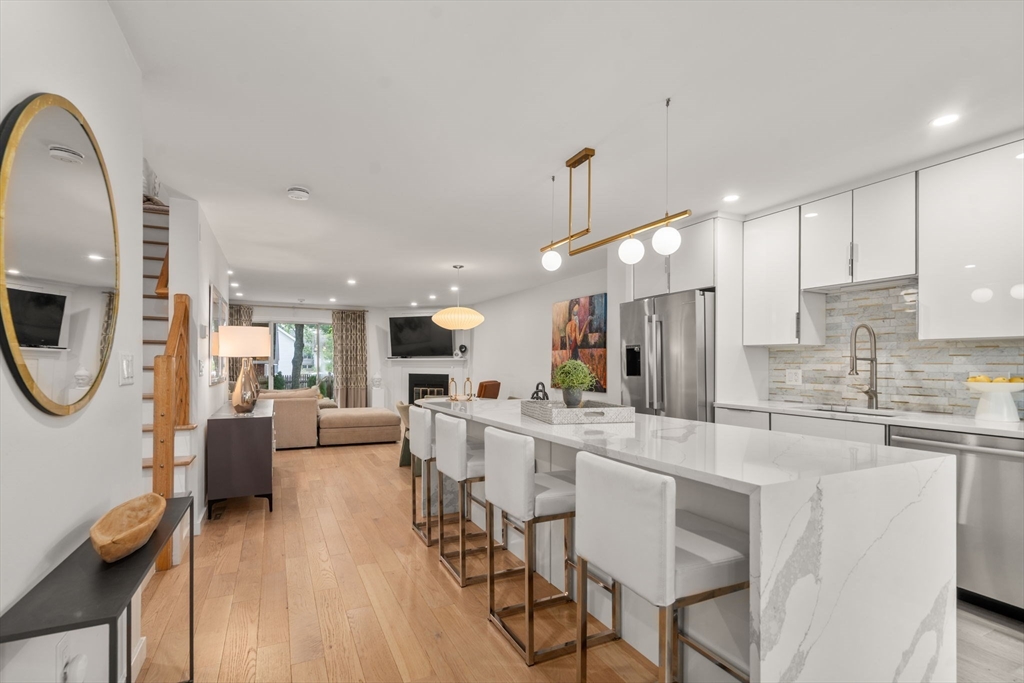 10 Denmark Ln # 10, Needham Unit: 10