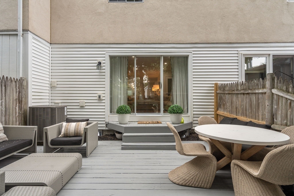 10 Denmark Ln # 10, Needham Unit: 10