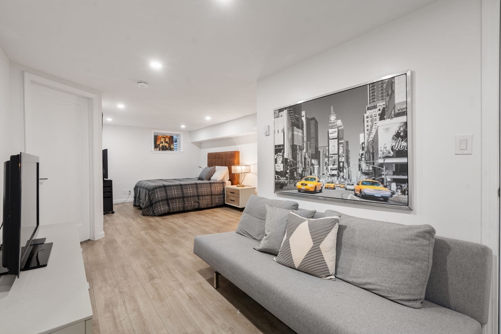 10 Denmark Ln # 10, Needham Unit: 10