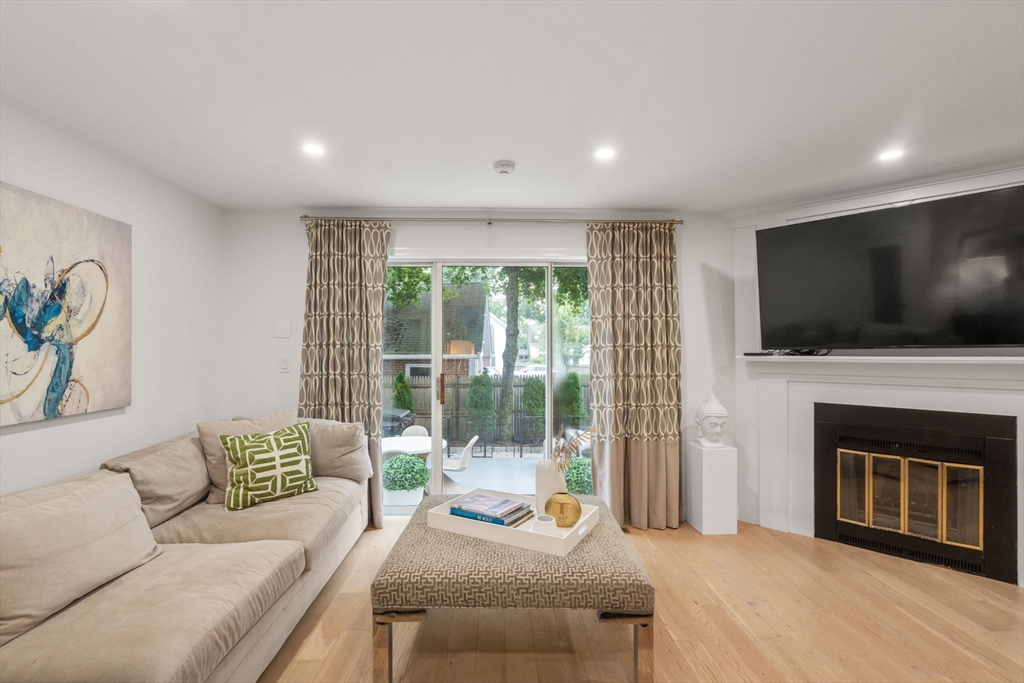 10 Denmark Ln # 10, Needham Unit: 10