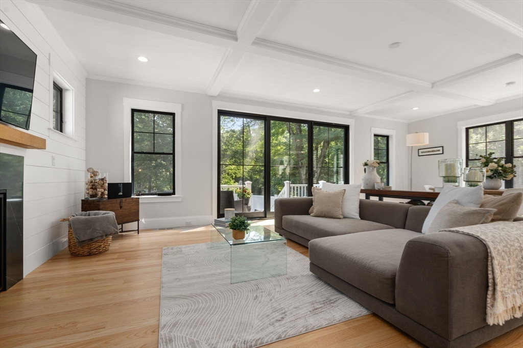 14 Hunnewell St