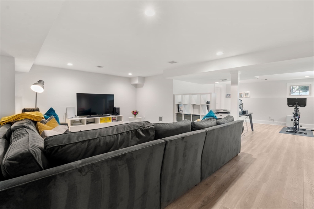 14 Hunnewell St