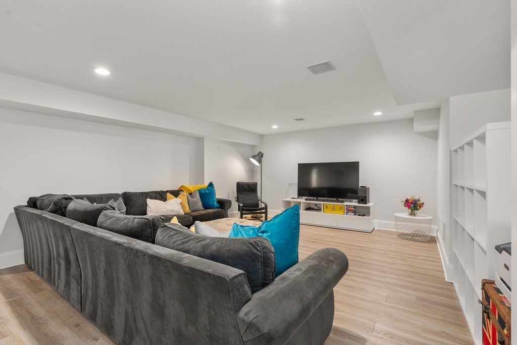 14 Hunnewell St