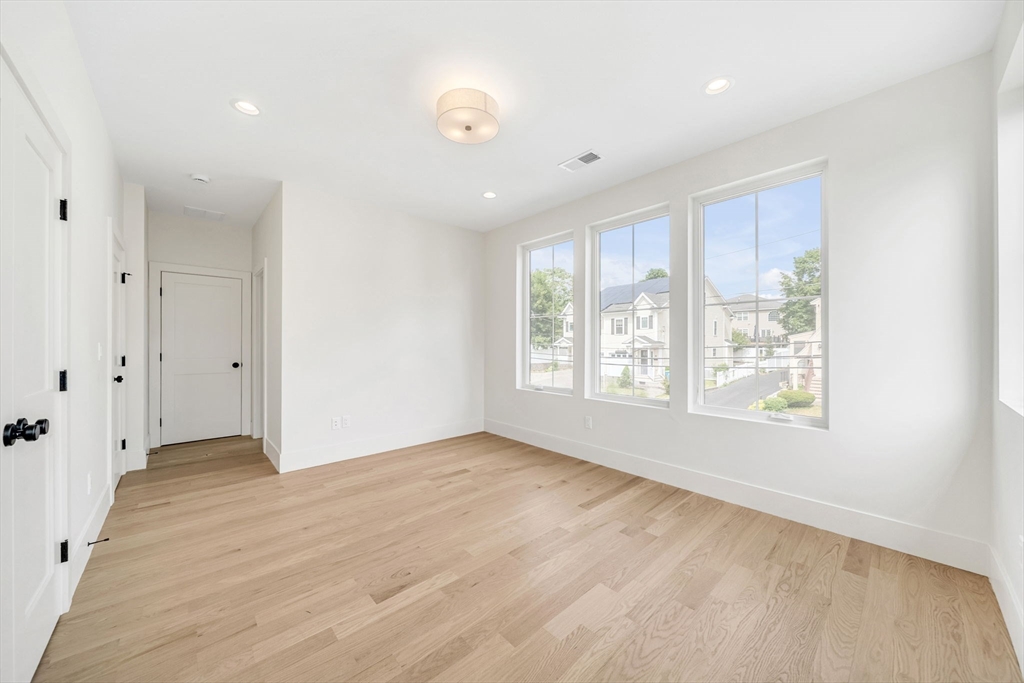 18 Crescent Road # 18
