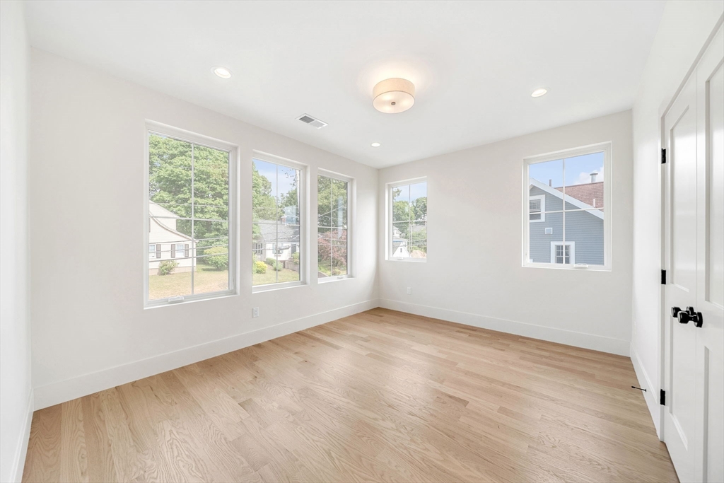 18 Crescent Road # 18
