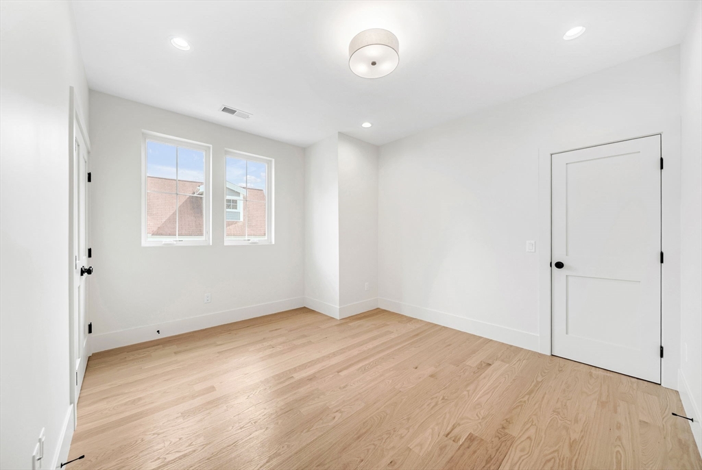 18 Crescent Road # 18