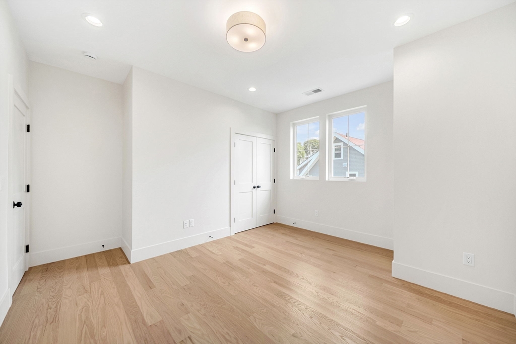 18 Crescent Road # 18