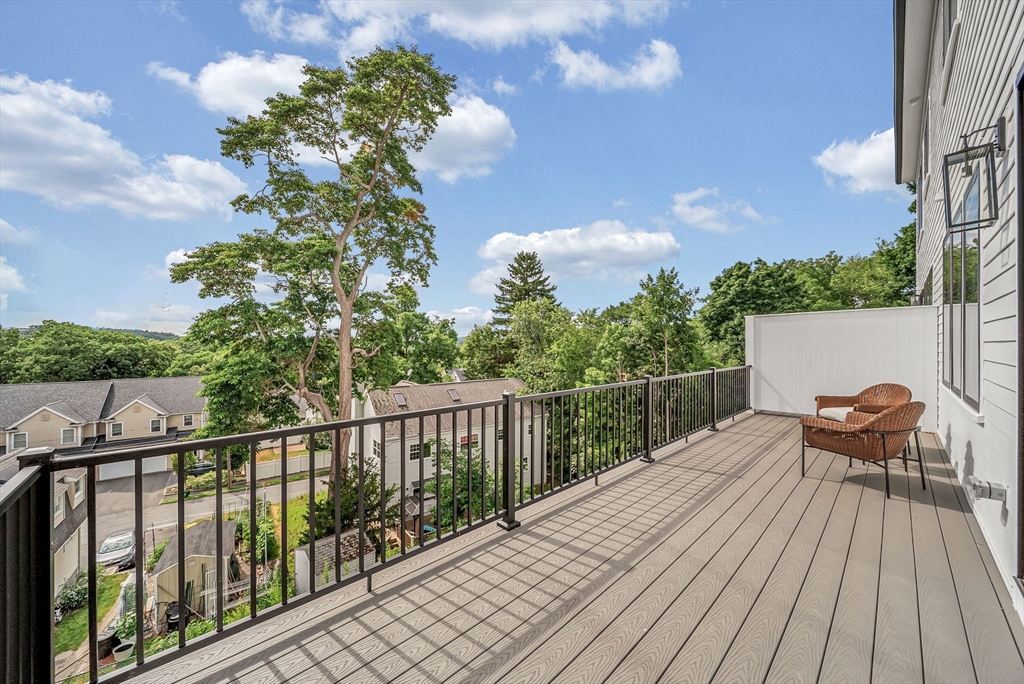 18 Crescent Road # 18