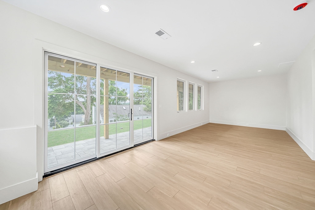 18 Crescent Road # 18