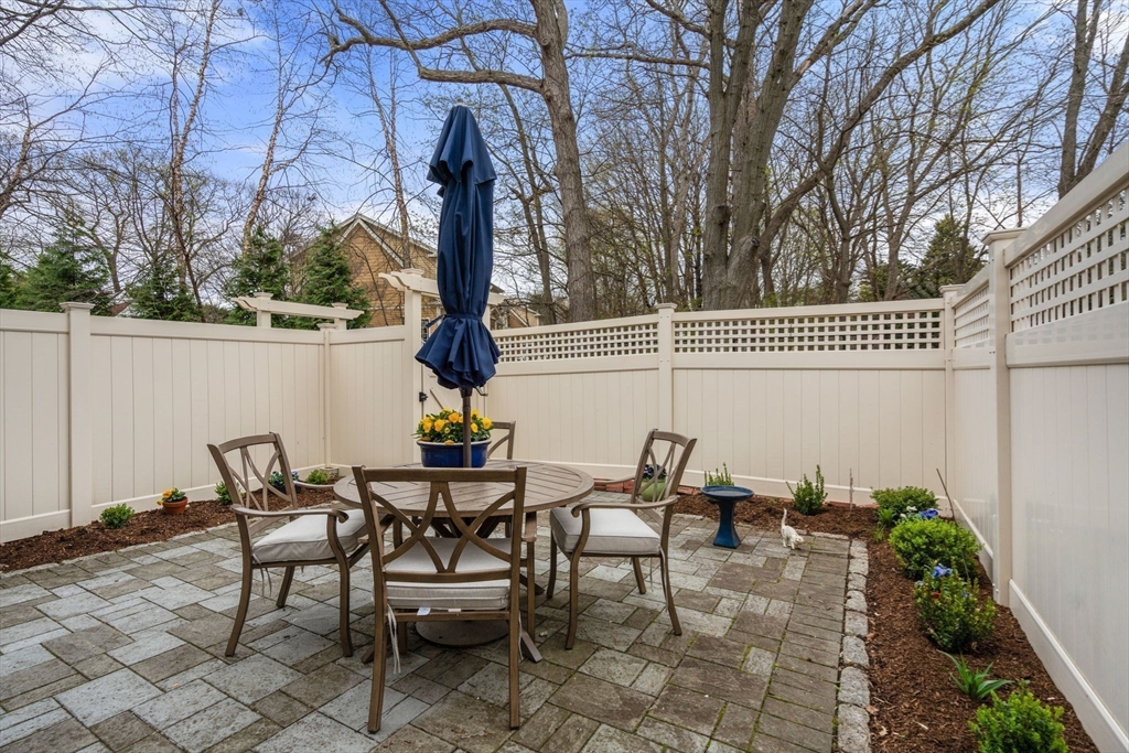 11 Oak St # 16