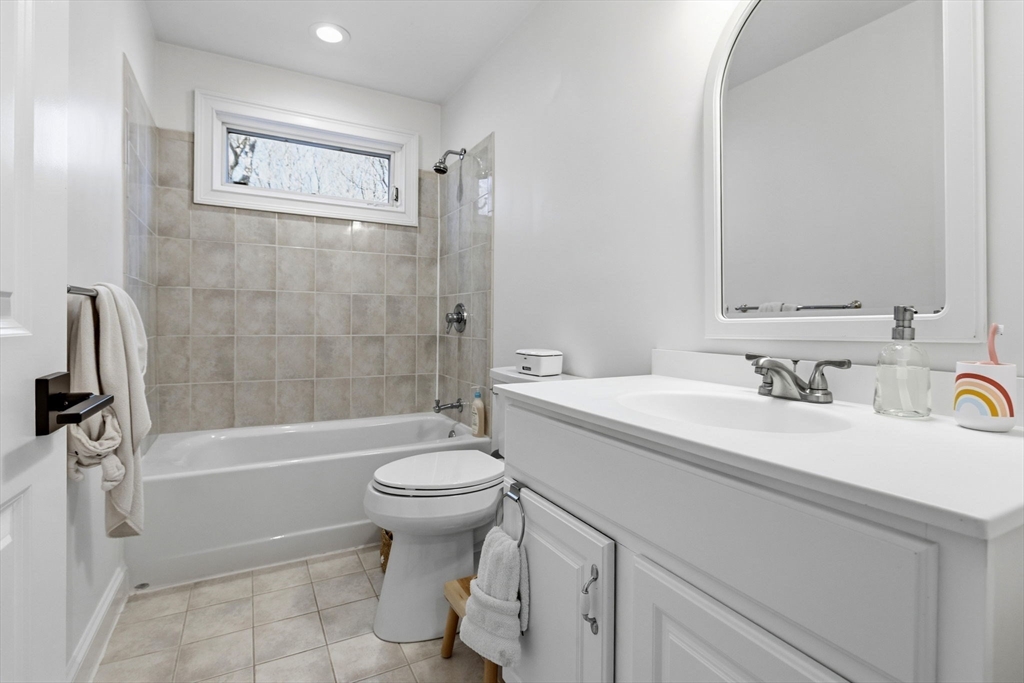 6 Sandy Hill Rd