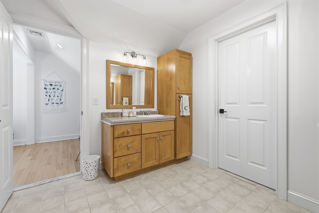 6 Sandy Hill Rd
