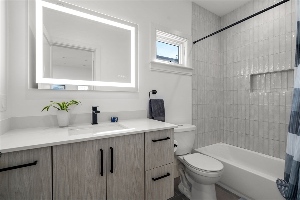 24 Camp St # 3