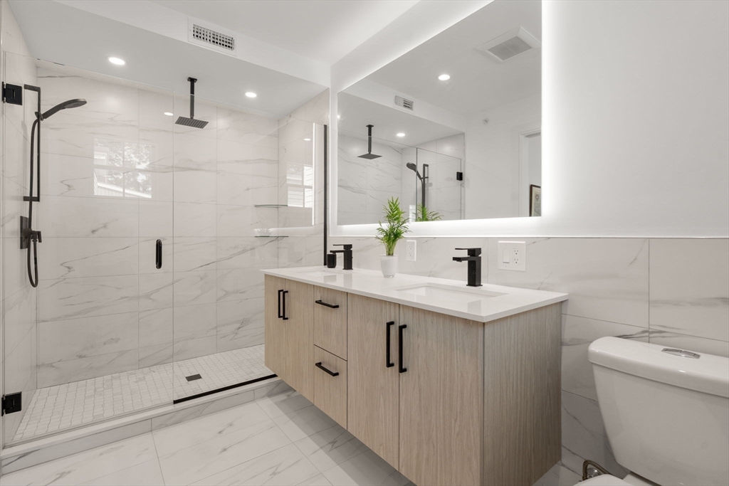 24 Camp St # 3