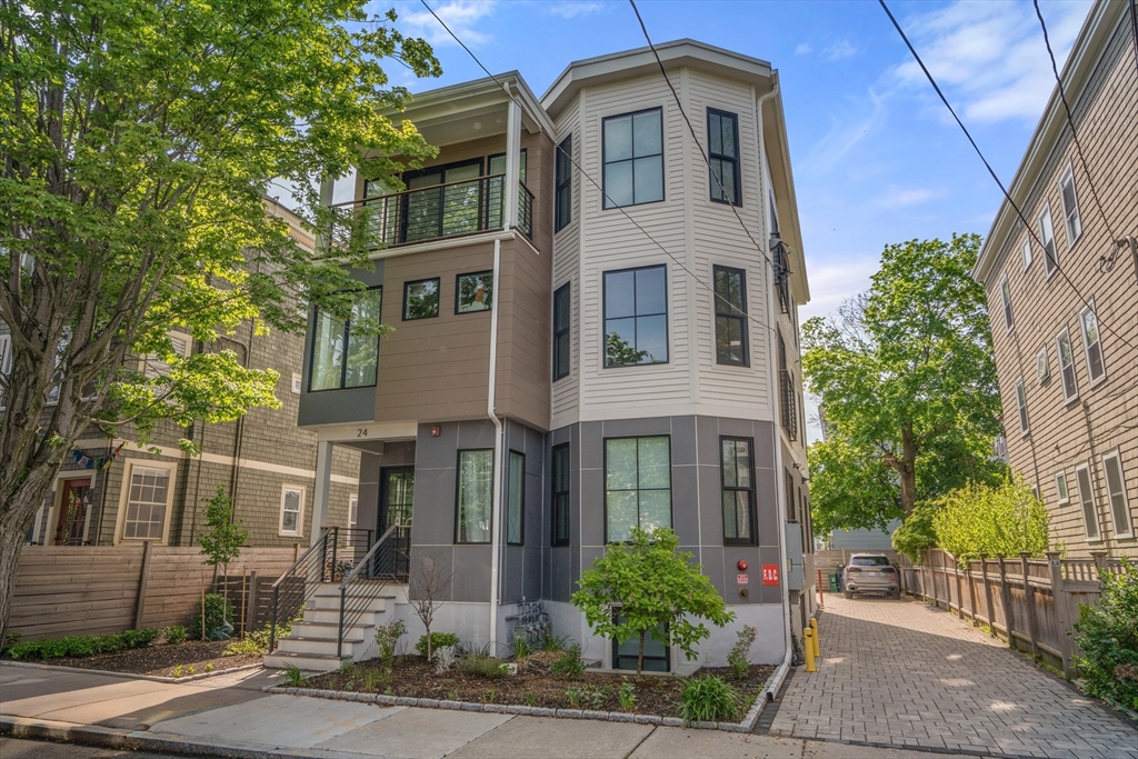 24 Camp St # 3