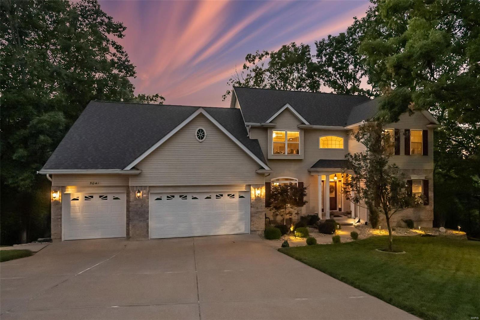 5041 Oak Bluff Drive