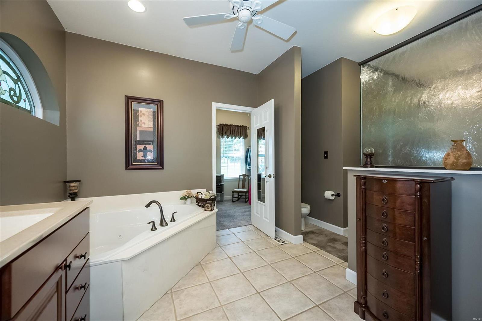 5041 Oak Bluff Drive
