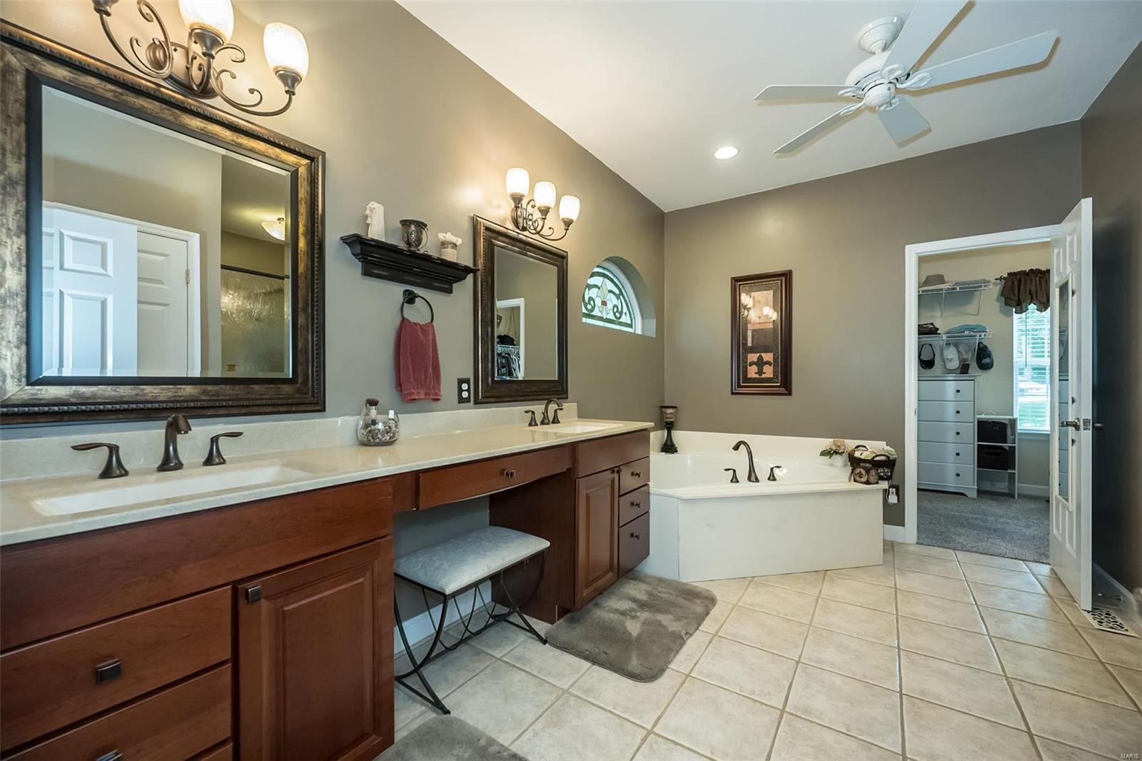 5041 Oak Bluff Drive