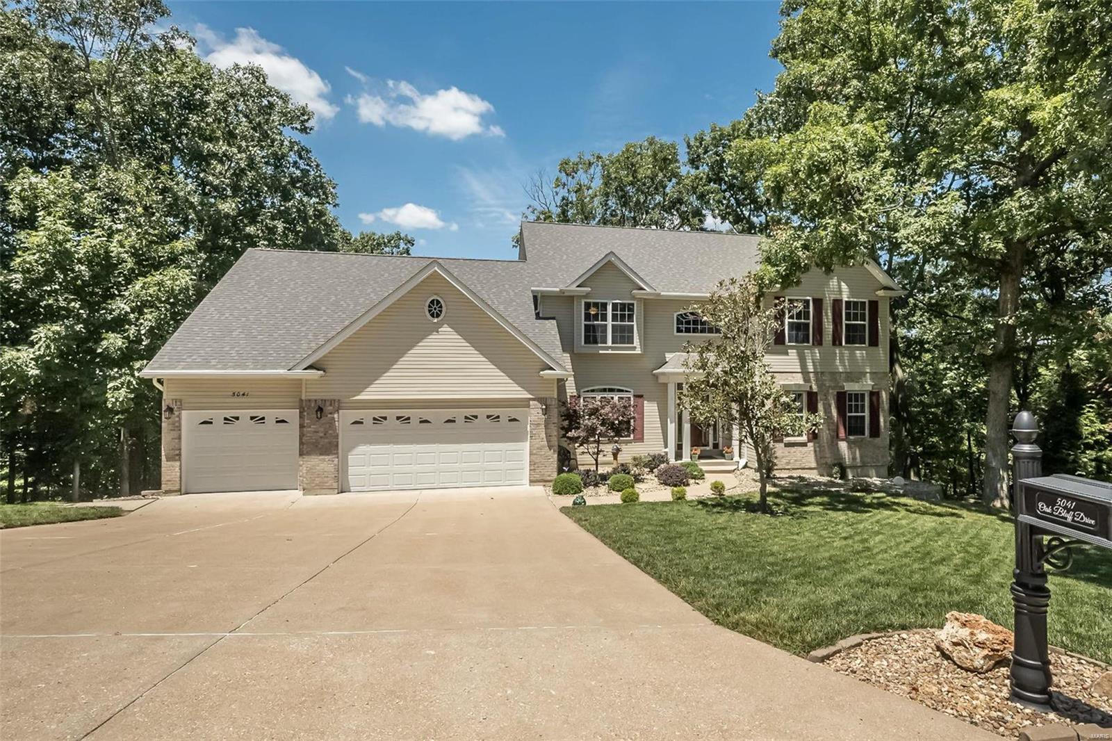 5041 Oak Bluff Drive