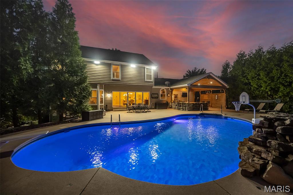 136 Roehampton Lane