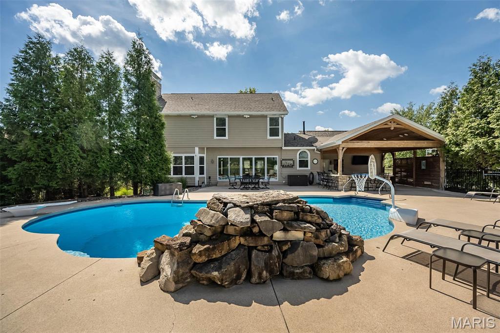 136 Roehampton Lane