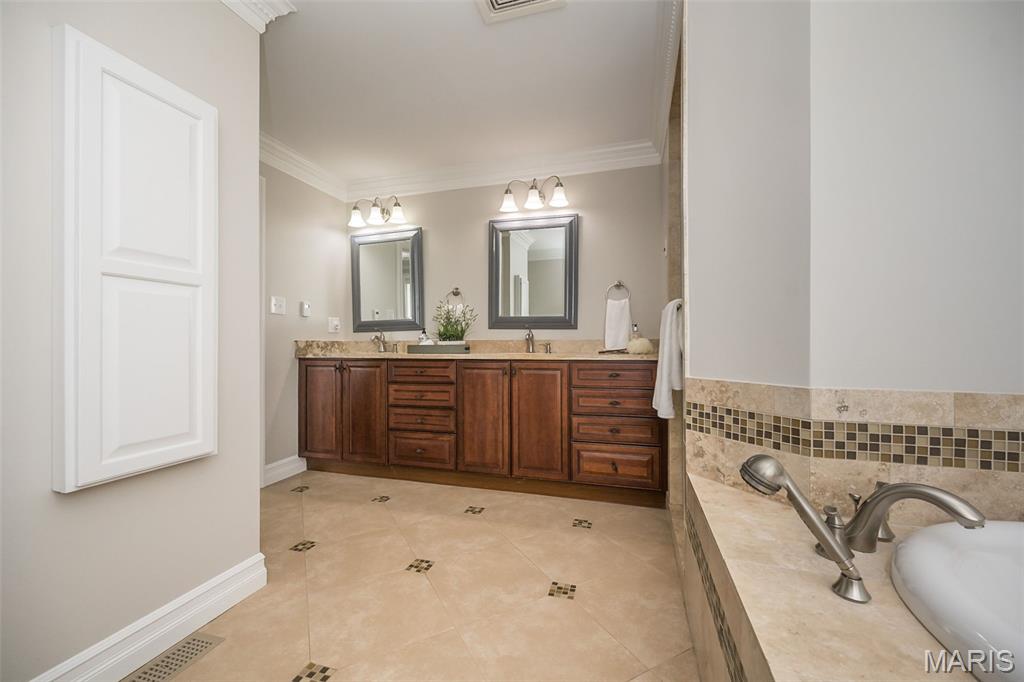 136 Roehampton Lane