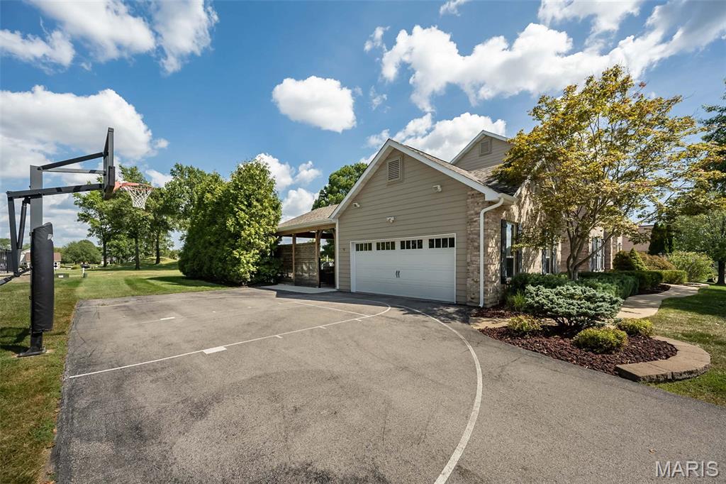 136 Roehampton Lane
