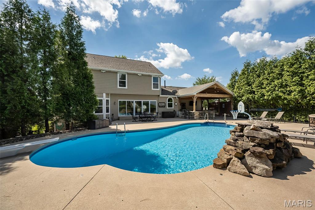 136 Roehampton Lane