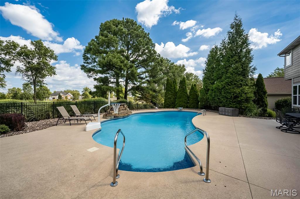 136 Roehampton Lane