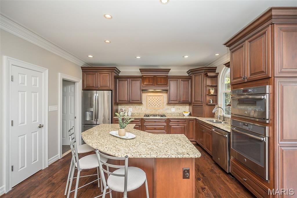 136 Roehampton Lane