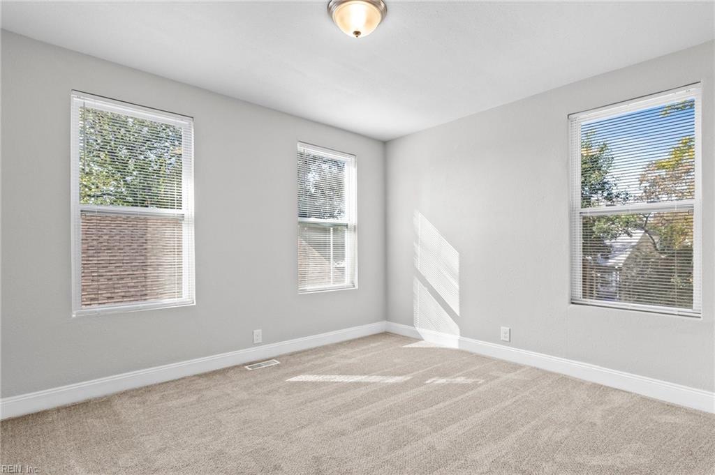3233 Lyons AVE