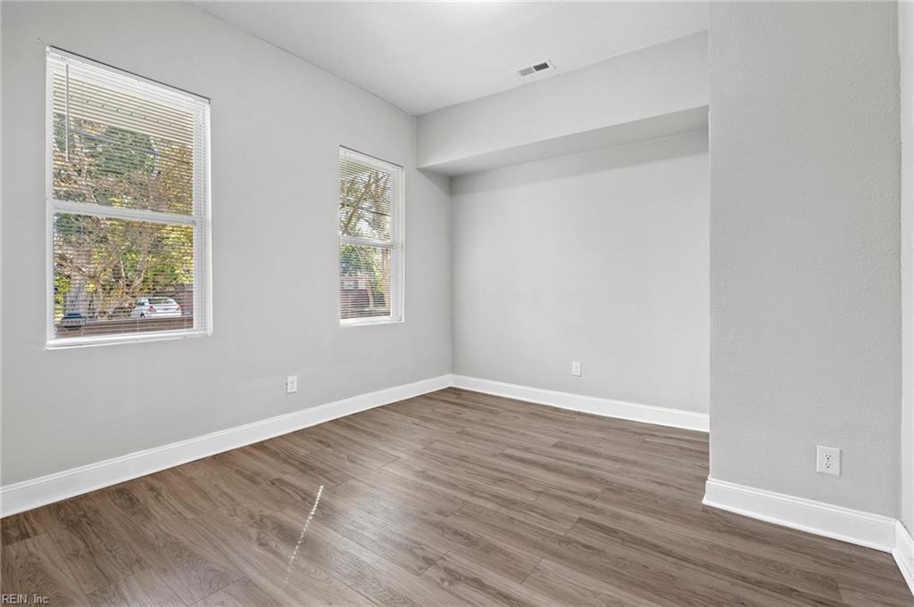 3233 Lyons AVE