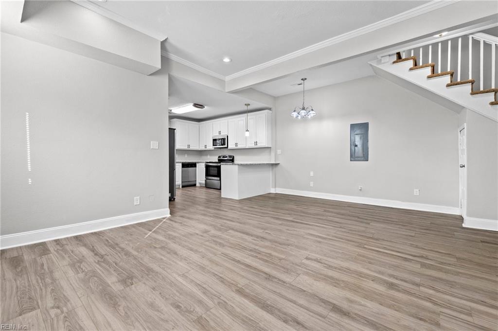 3233 Lyons AVE