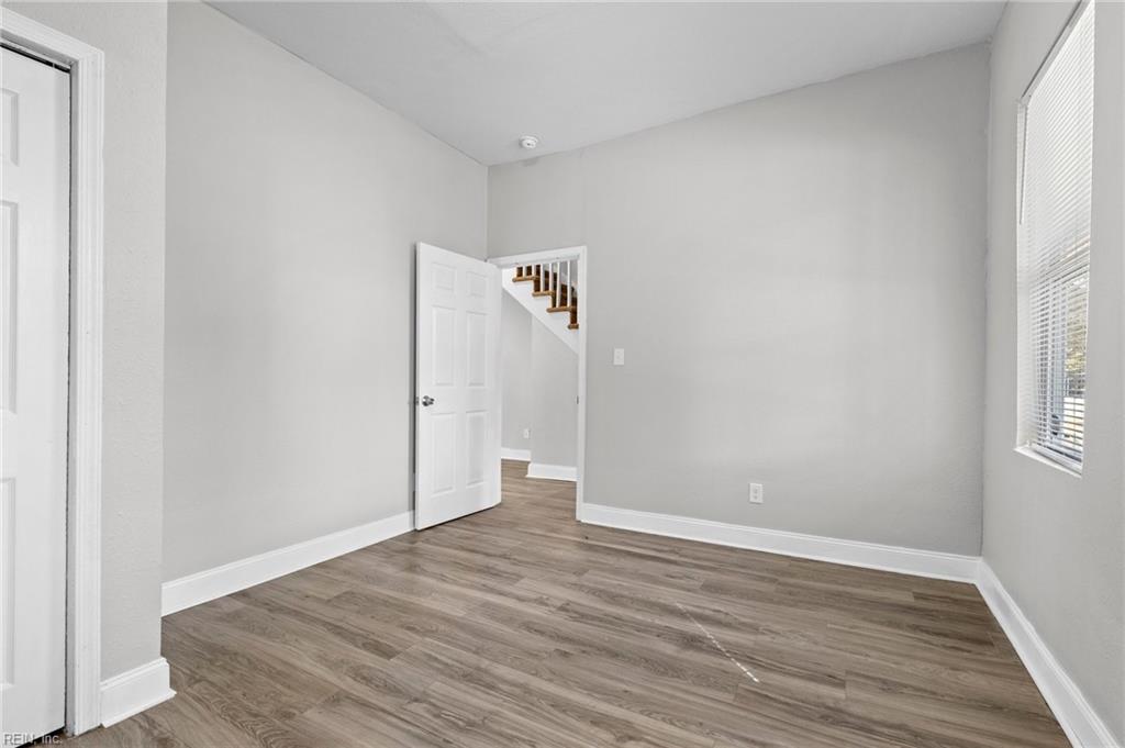 3233 Lyons AVE