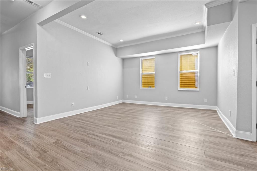 3233 Lyons AVE