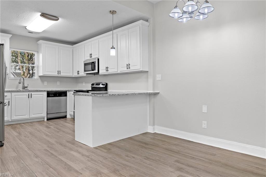 3233 Lyons AVE
