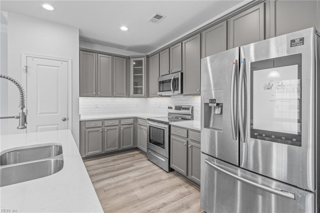 2100 Steiner ST