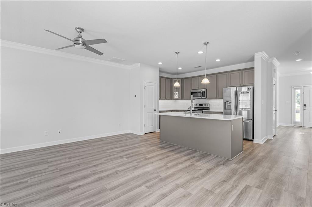 2100 Steiner ST
