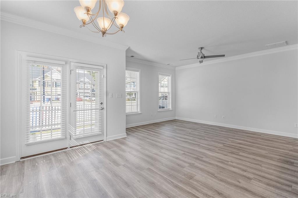 2100 Steiner ST