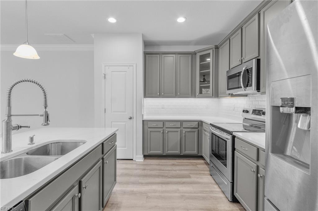 2100 Steiner ST